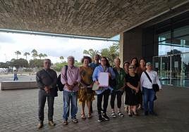 Integrantes de Guanarteme se Mueve y el Pacto Vecinal acudieron a presentar el escrito a la Fiscalía.