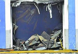 Imagen de la nave incendiada.