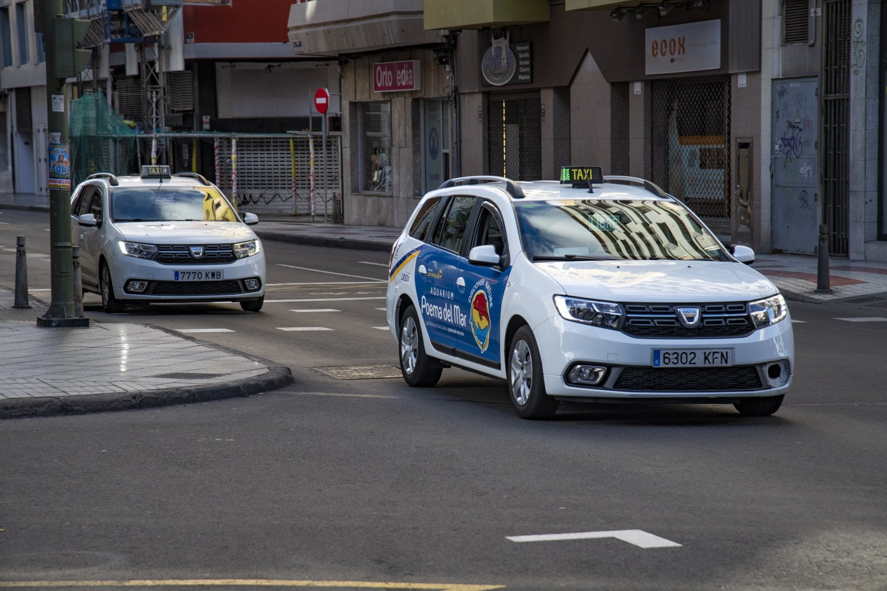 Imagen de dos taxis en la capital grancanaria.