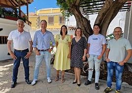 Antonio Ortega, el segundo por la izquierda, junto a Davinia Falcón