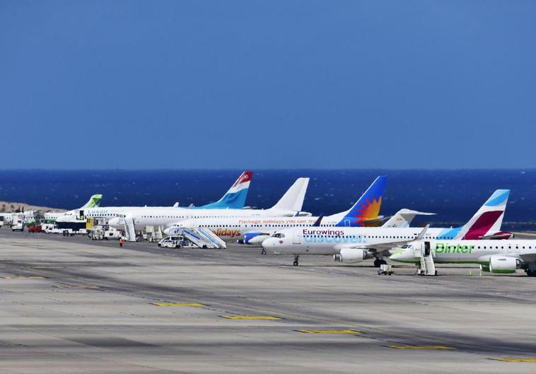 Aena propone subir las tasas aéreas y Canarias en peso lo rechaza al encarecer más los billetes