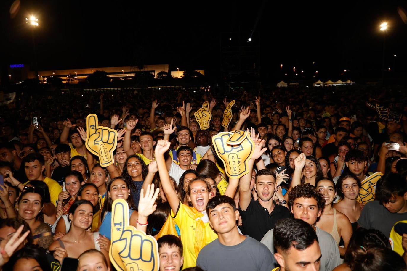 Quevedo pone la música y el público, la pasión