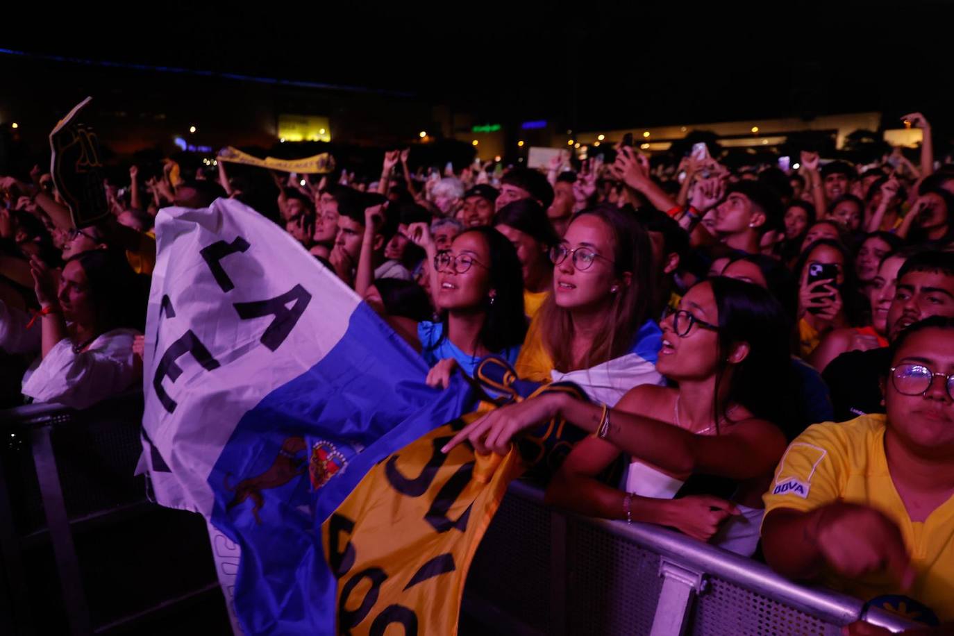 Quevedo pone la música y el público, la pasión