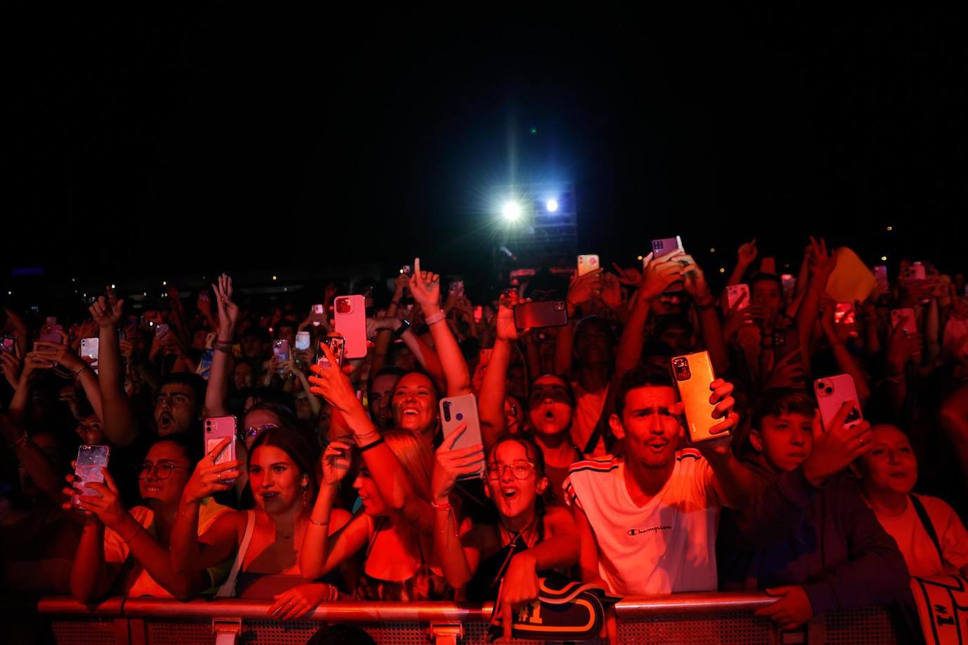 Quevedo pone la música y el público, la pasión