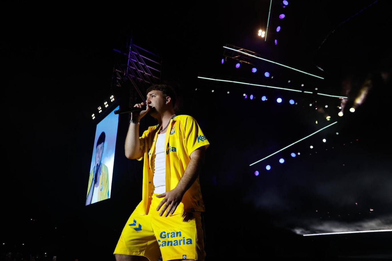 Quevedo pone la música y el público, la pasión