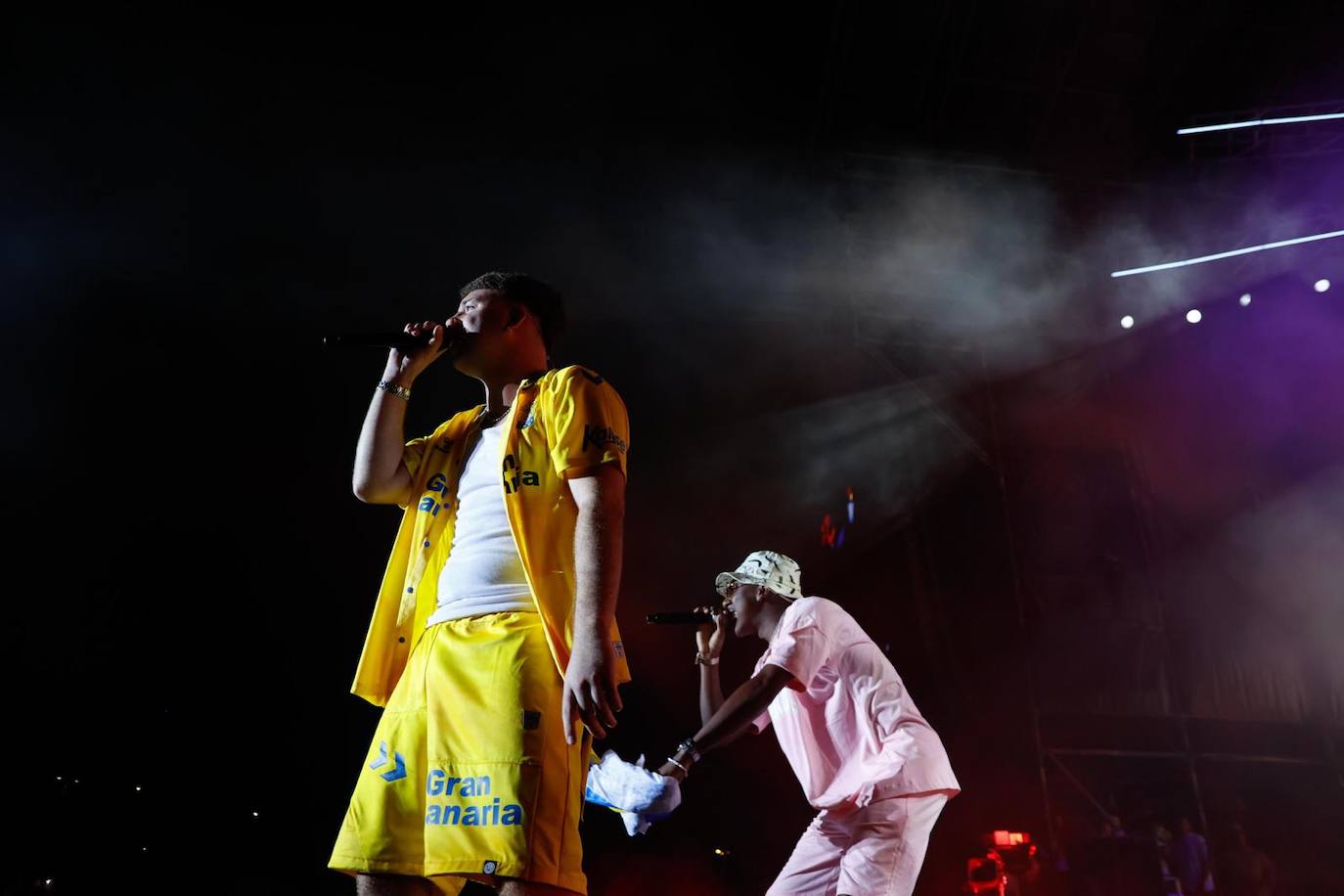 Quevedo pone la música y el público, la pasión