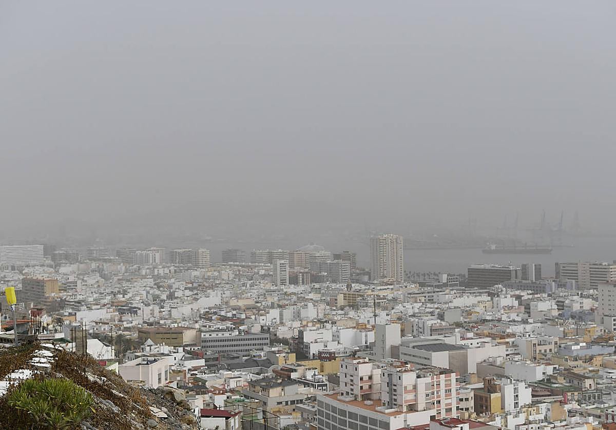 Imagen de un episodio de calima en Las Palmas de Gran Canaria.