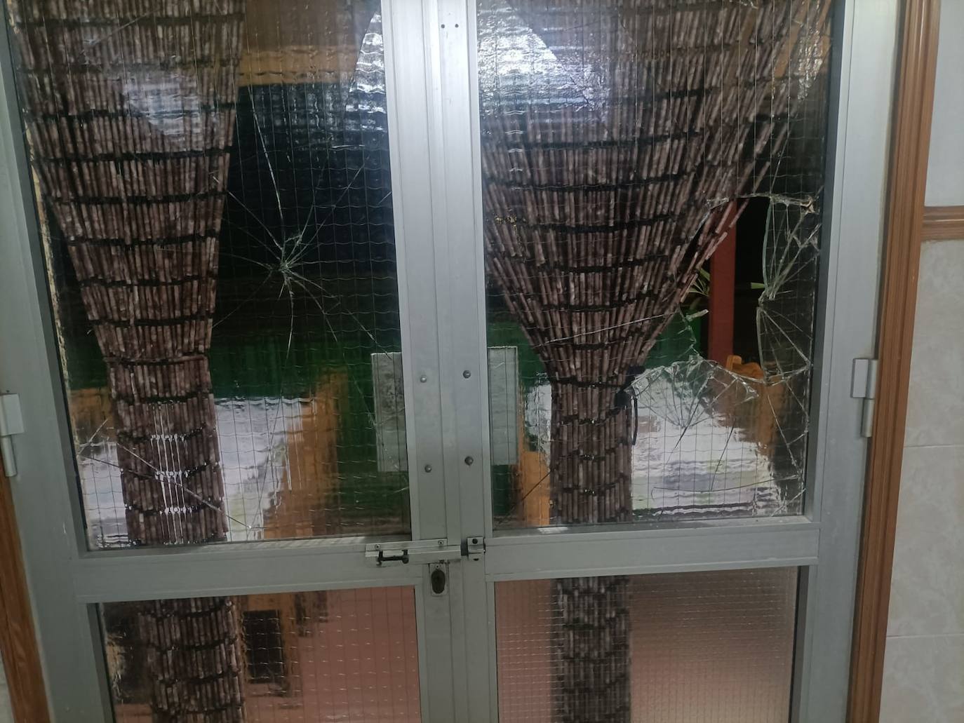 Los dueños de un bar de La Aldea no pueden abrir su local por las amenazas y el acoso de un vecino