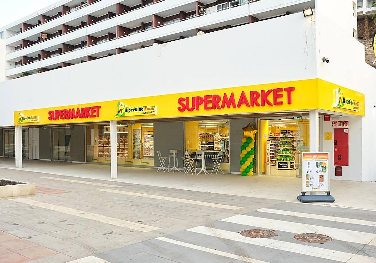 HiperDino abre una nueva tienda turística en Fuerteventura