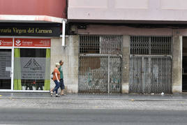 Muchísimos locales comerciales permanecen cerrados en León y Castillo.
