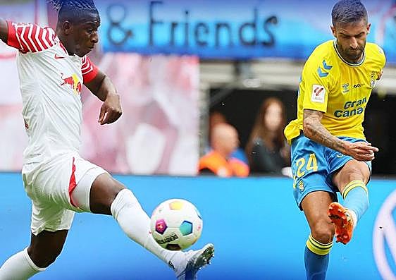 Pejiño, en un disparo en la primera mitad del encuentro.