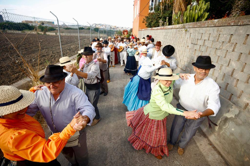 Ofrenda, bailes y carretas en la tradicional romería de San Lorenzo