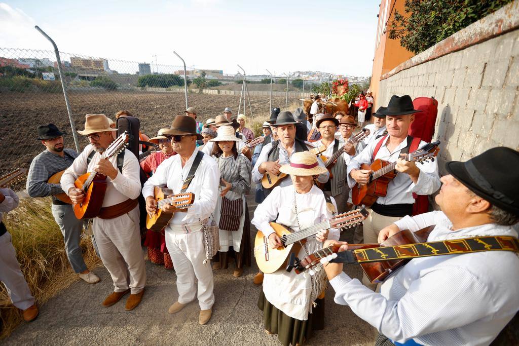 Ofrenda, bailes y carretas en la tradicional romería de San Lorenzo