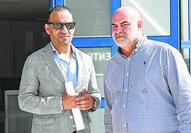 El letrado Rachid Mohamed, a la izquierda junto a Navarro Tacoronte, el Mediador.