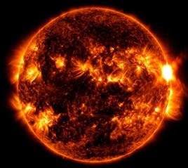 Imagen de la erupción solar (destello brillante de la derecha) del 5 de agosto de 2023.