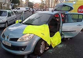 Liberan a una mujer tras chocar con su vehículo en Tenerife