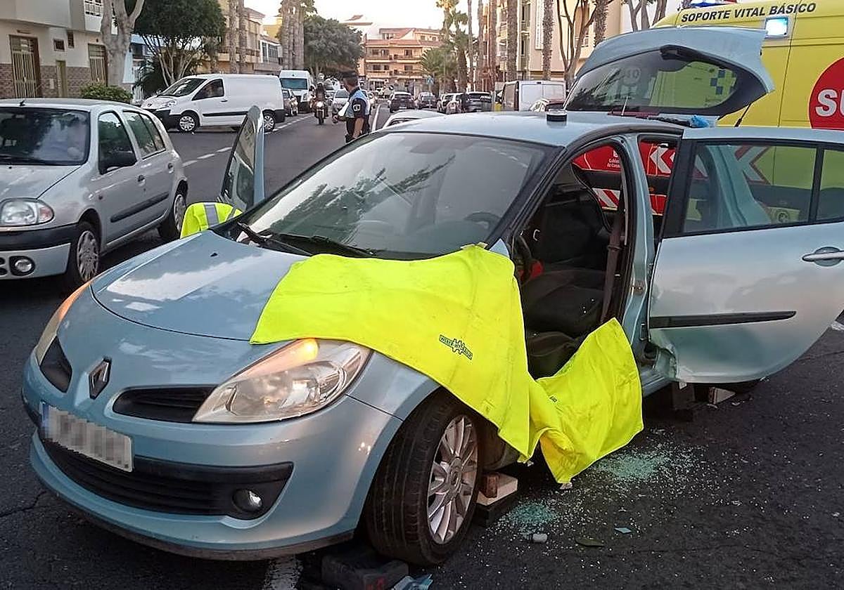 Liberan a una mujer tras chocar con su vehículo en Tenerife