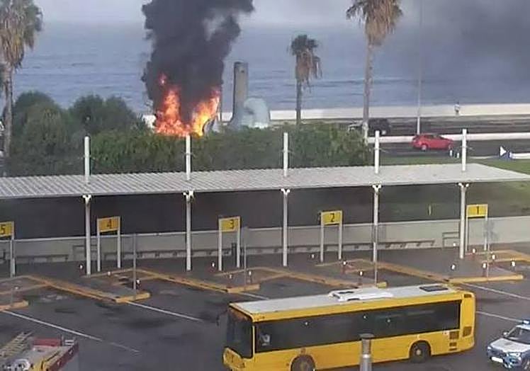 Imagen principal - Arde la estación de bombeo de la Avenida Marítima