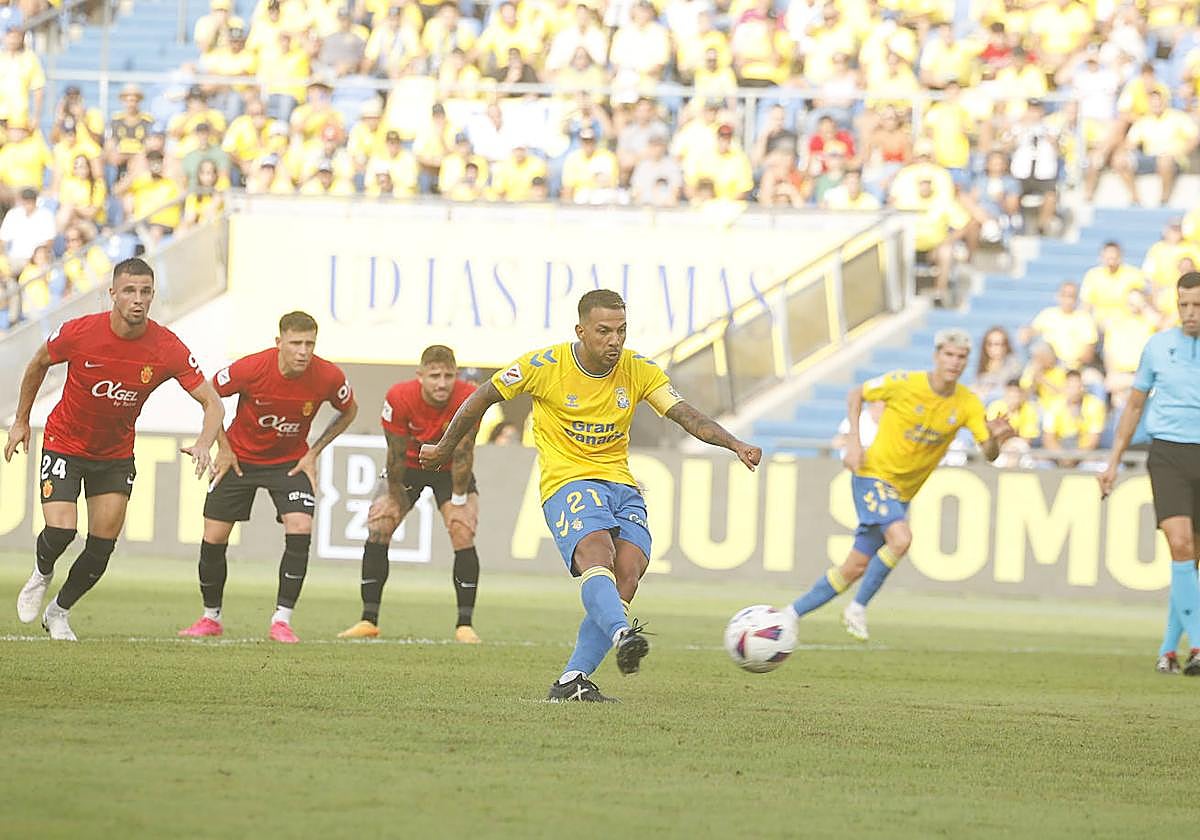 Así marcó Viera al Mallorca su tanto número 74 con la camiseta de la UD.