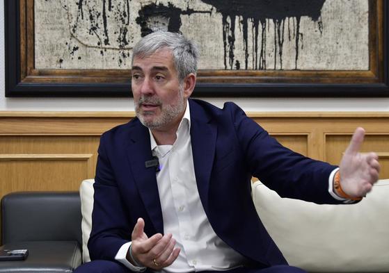 Clavijo insiste en su propuesta de «pluralidad» para la Mesa del Congreso