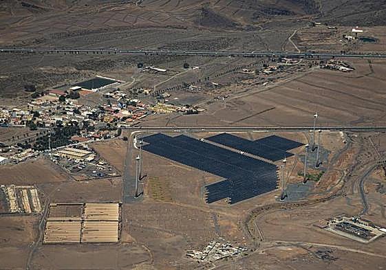 Parque de energía solar instalado en el entorno de Juan Grande.