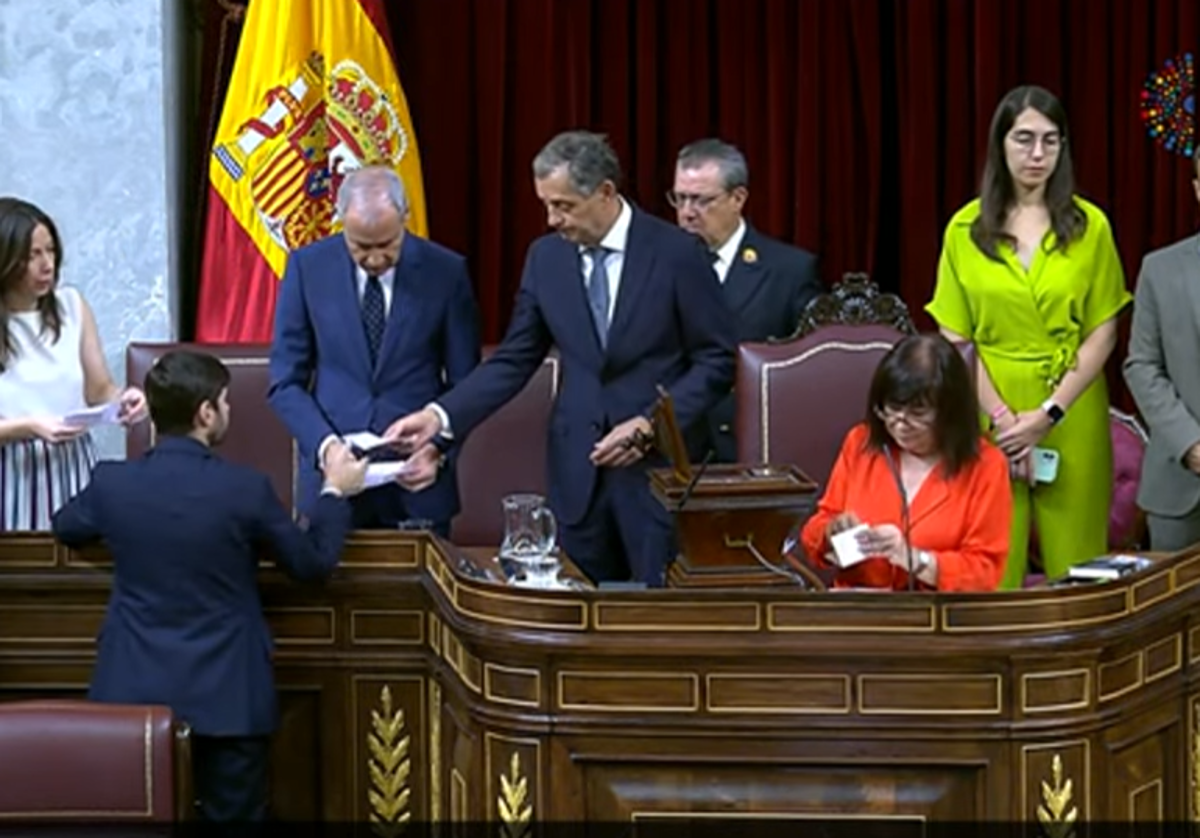 La grancanaria Ada Santana, en la Mesa de Edad del Congreso al ser la más joven