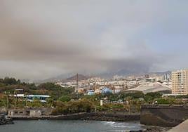 Segunda jornada de lucha contra el incendio en Tenerife