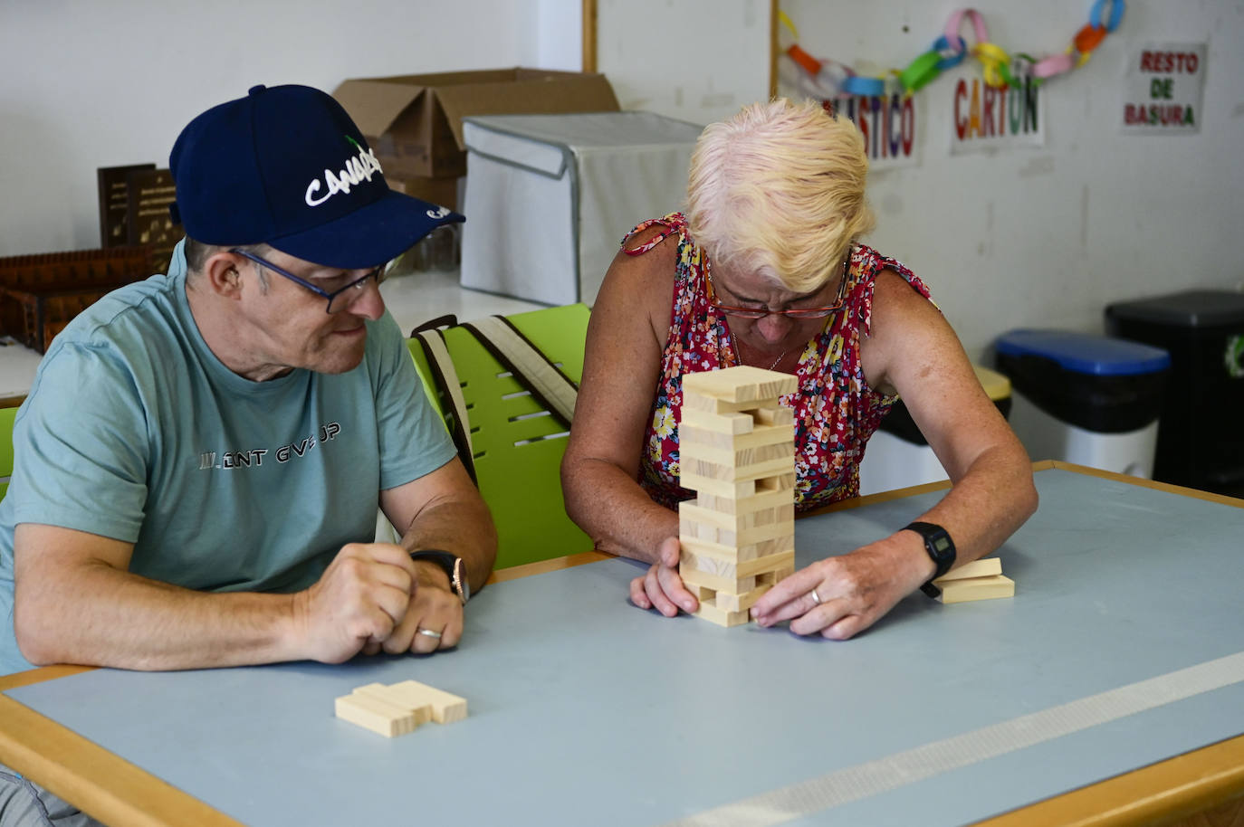Valleseco forma a jóvenes para la atención de mayores
