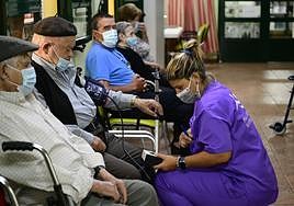 Valleseco forma a jóvenes para la atención de mayores