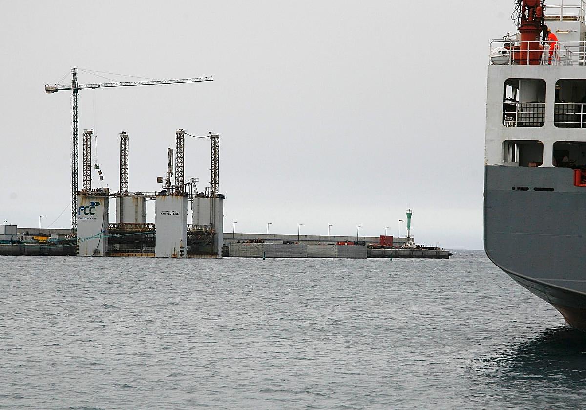 Vista del material armado para ampliar el puerto de Arrecife.