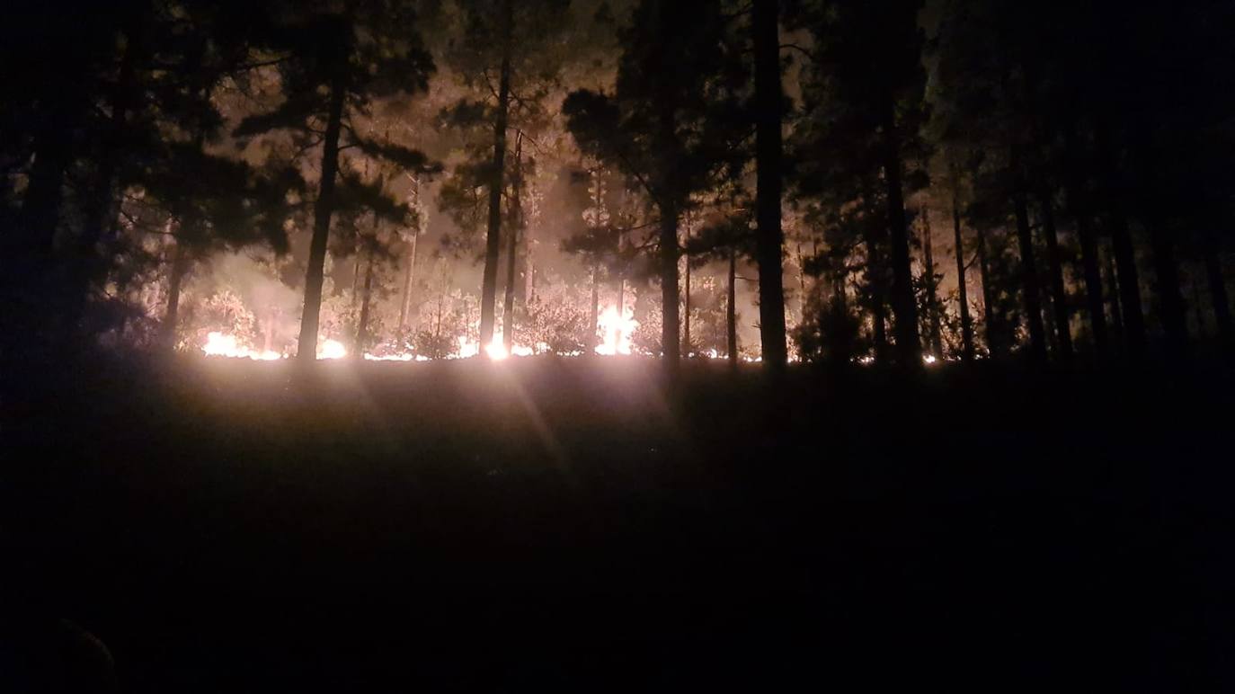 Sigue la lucha contra el &#039;infierno&#039; desatado en Tenerife