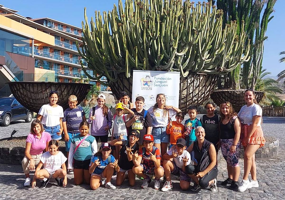 La Fundación Satocan ofrece golf y diversión para niños y jóvenes de varias asociaciones canarias