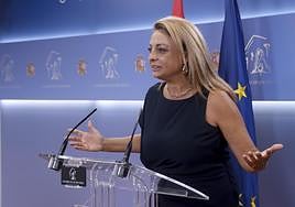 Cristina Valido, en rueda de prensa tras la ronda de negociaciones con el Rey Felipe VI en el Palacio de la Zarzuela.