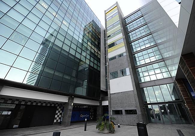 Edificio en el que están las oficinas de Emalsa.