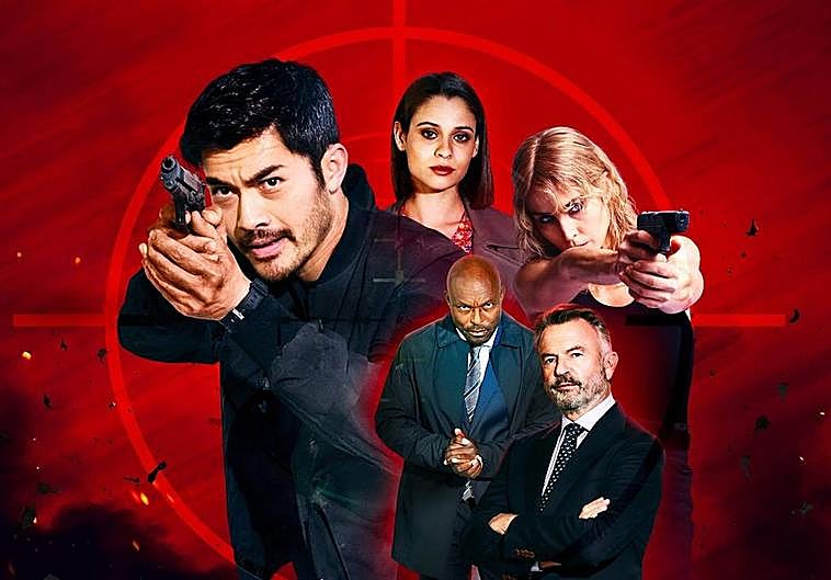 Sam Neil da vida a un despiadado mentor de asesinos a sueldo en 'Assassin Club'.