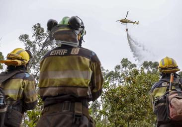 La evolución del incendio de Tenerife permite la retirada de los hidroaviones