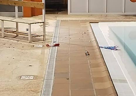 Imagen secundaria 1 - Algunos de los desperfectos de la Piscina Municipal de Aldea Blanca. 