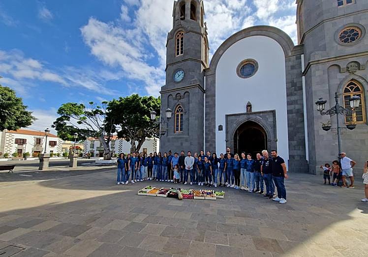 Imagen principal - El Rocasa rinde visita al Santísimo Cristo de Telde