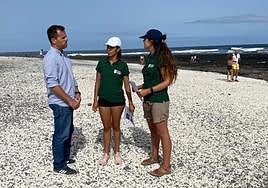 Concienciación en la playa del Mejillón.