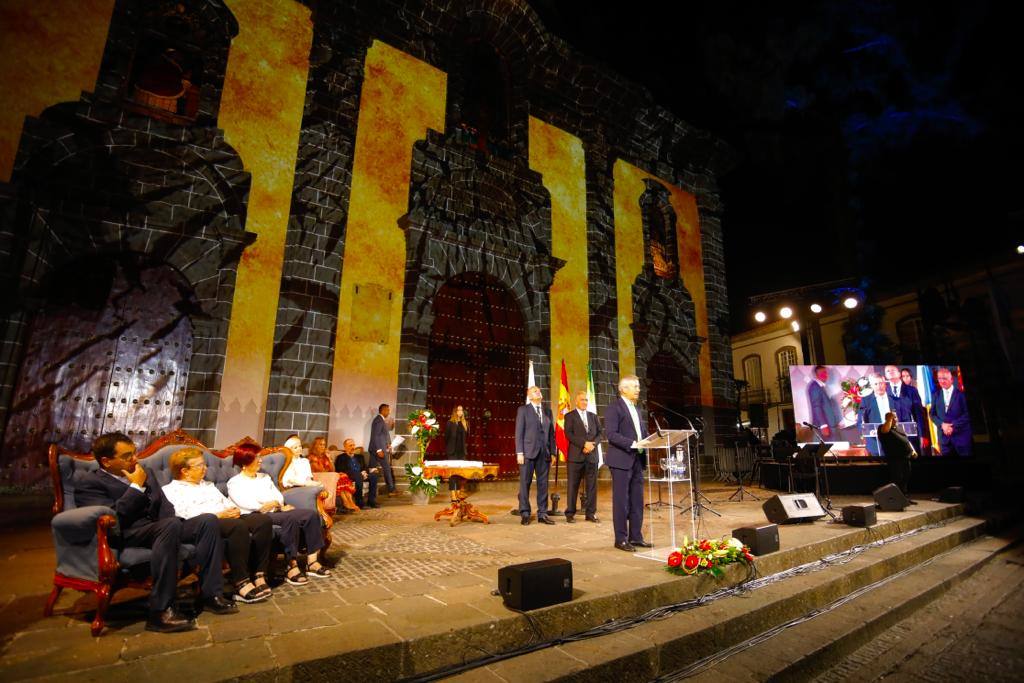 Noche de &#039;honores&#039; en Teror