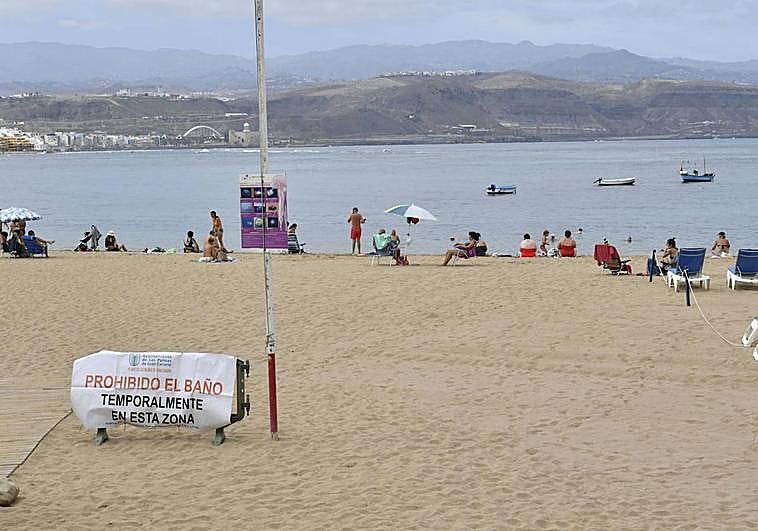 Imagen de La Puntilla antes de levantar la prohibición del baño.