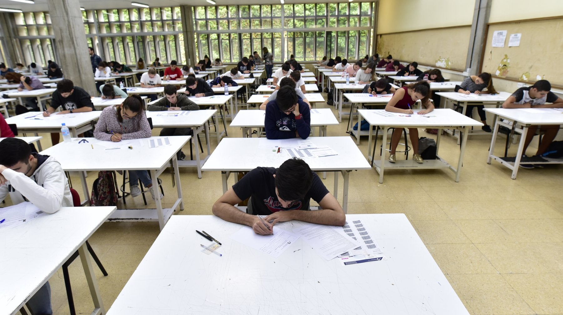 Estudiantes realizan en junio una de las pruebas de la selectividad en la ULPGC.