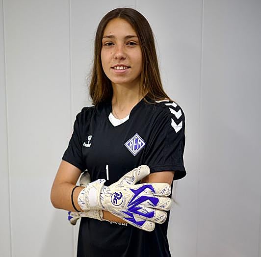 Paula Coba, con la camiseta del AEM ilerdense.