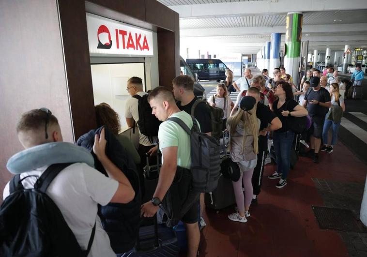 Fin de semana intenso en los aeropuertos de Canarias en llegadas y retrasos