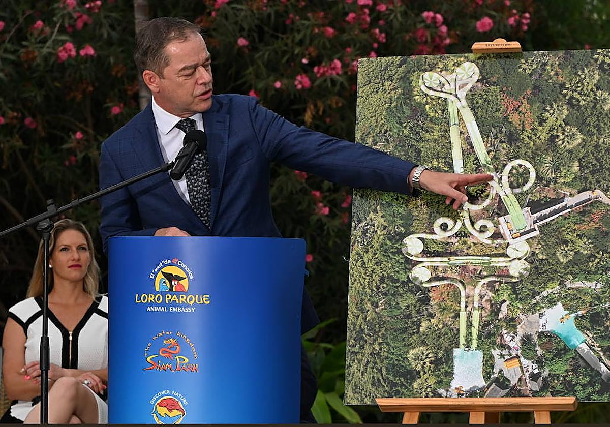 Christoph Kiessling explicando el recorrido de la atracción durante su intervención.