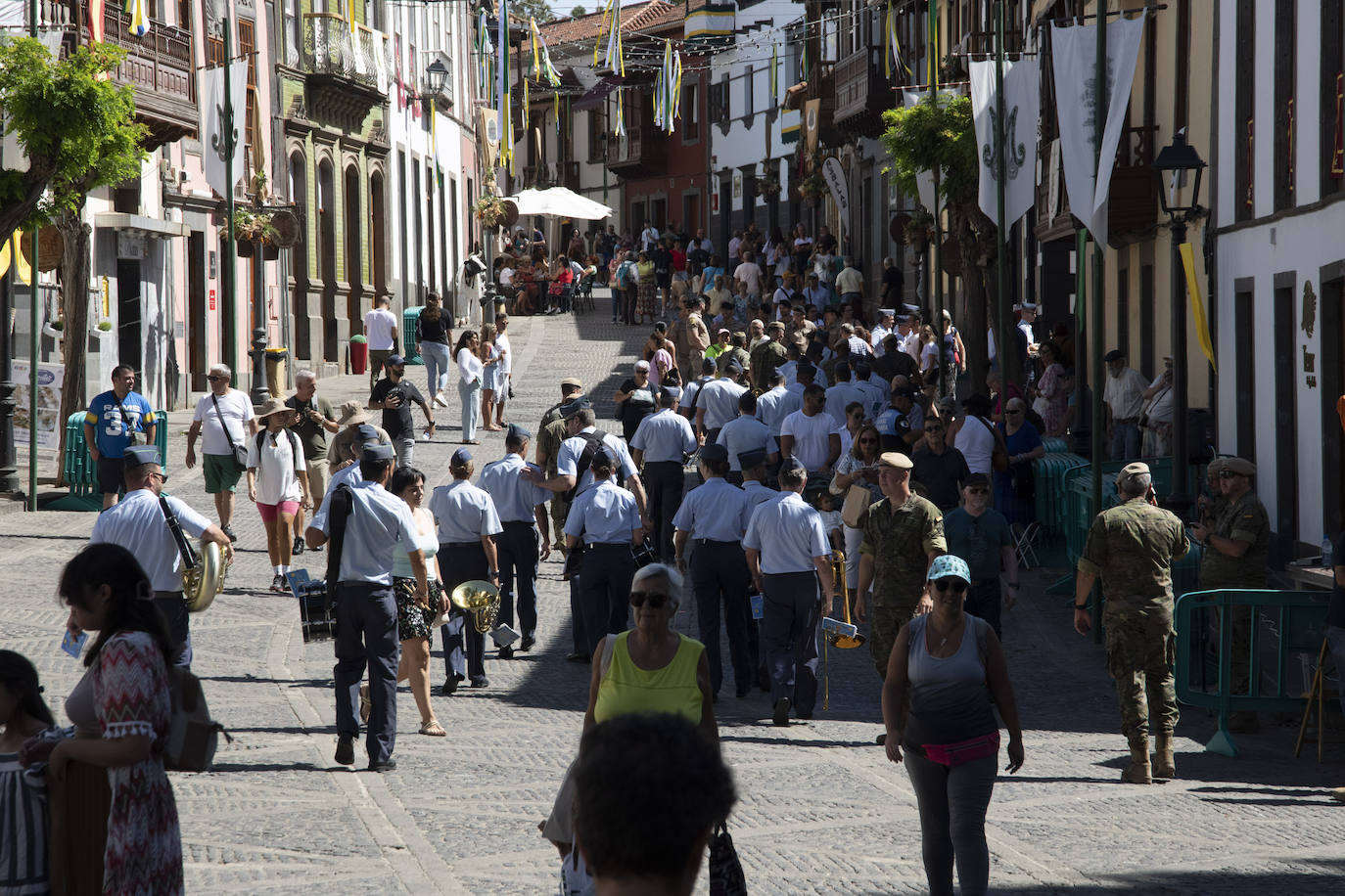 Teror empieza a coger color y ambiente antes de los platos fuertes del Pino