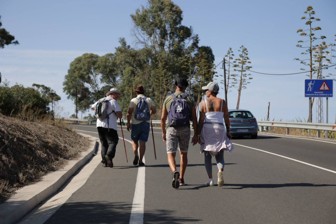 Los peregrinos empiezan su camino hacia Teror