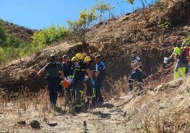 El varón, de 60 años, fue trasladado en helicóptero hasta el Hospital Doctor Negrín, tras ser verse atropellado por su propio tractor.