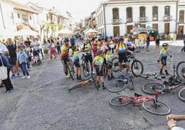 Imagen de archivo de un grupo de ciclistas en Teror por las fiestas de El Pino.