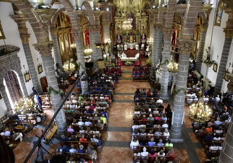 El obispo de Canarias se acuerda de «tantos niños no nacidos» en la festividad del Pino